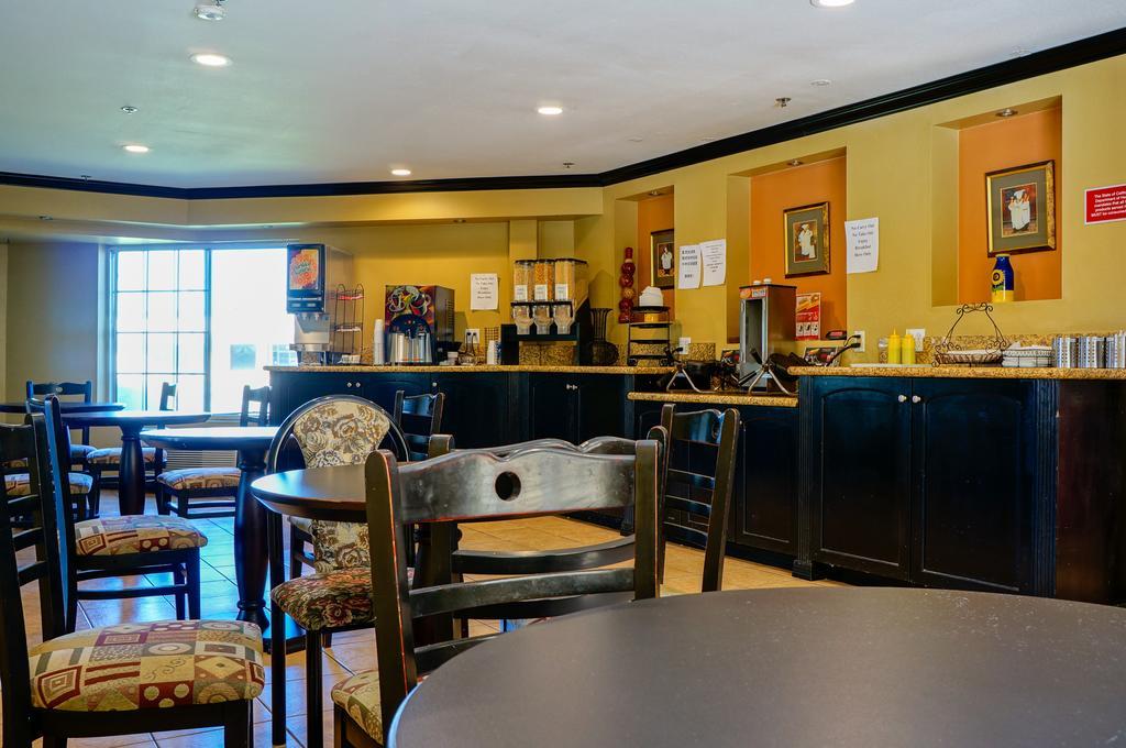Hotel Ramada By Wyndham Ontario Extérieur photo