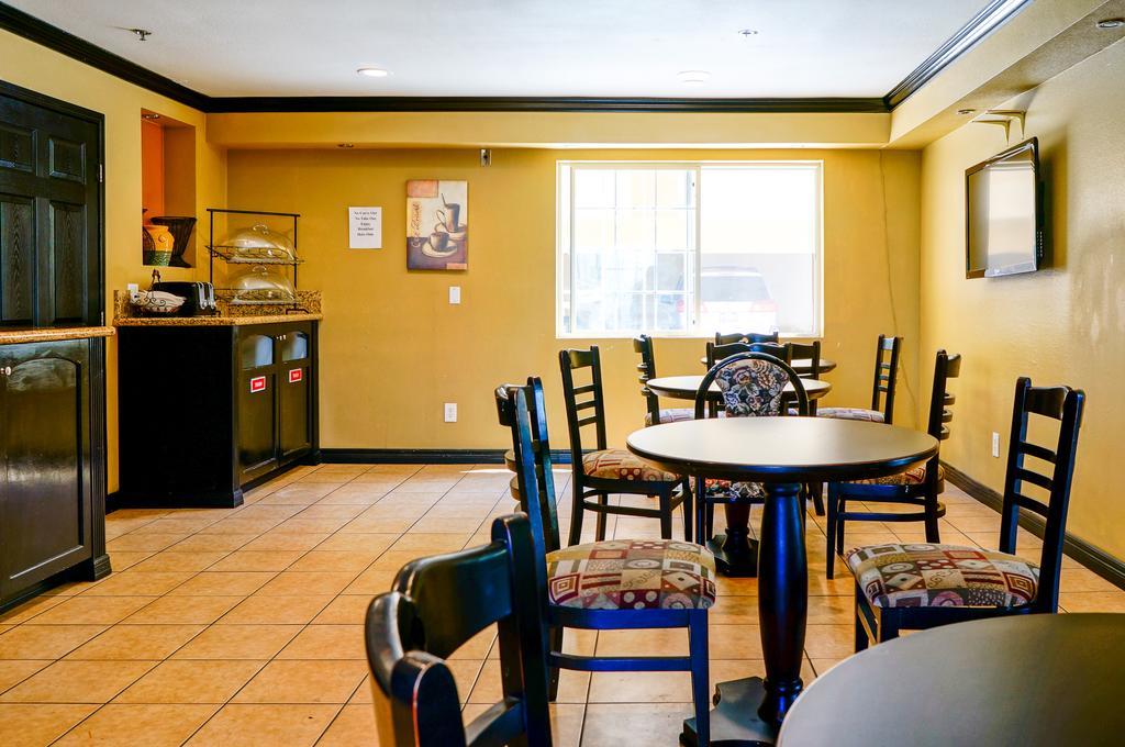 Hotel Ramada By Wyndham Ontario Extérieur photo