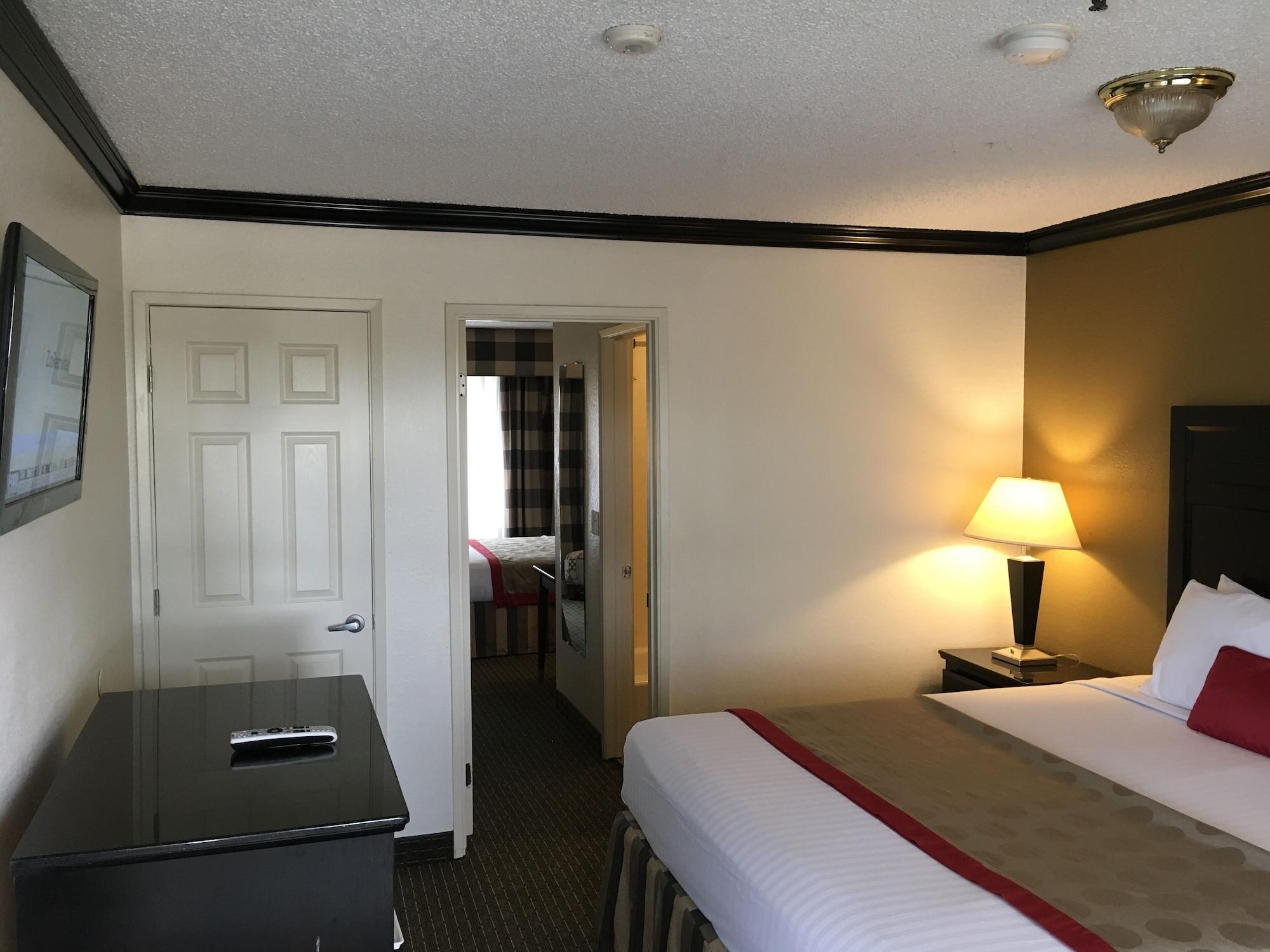 Hotel Ramada By Wyndham Ontario Extérieur photo