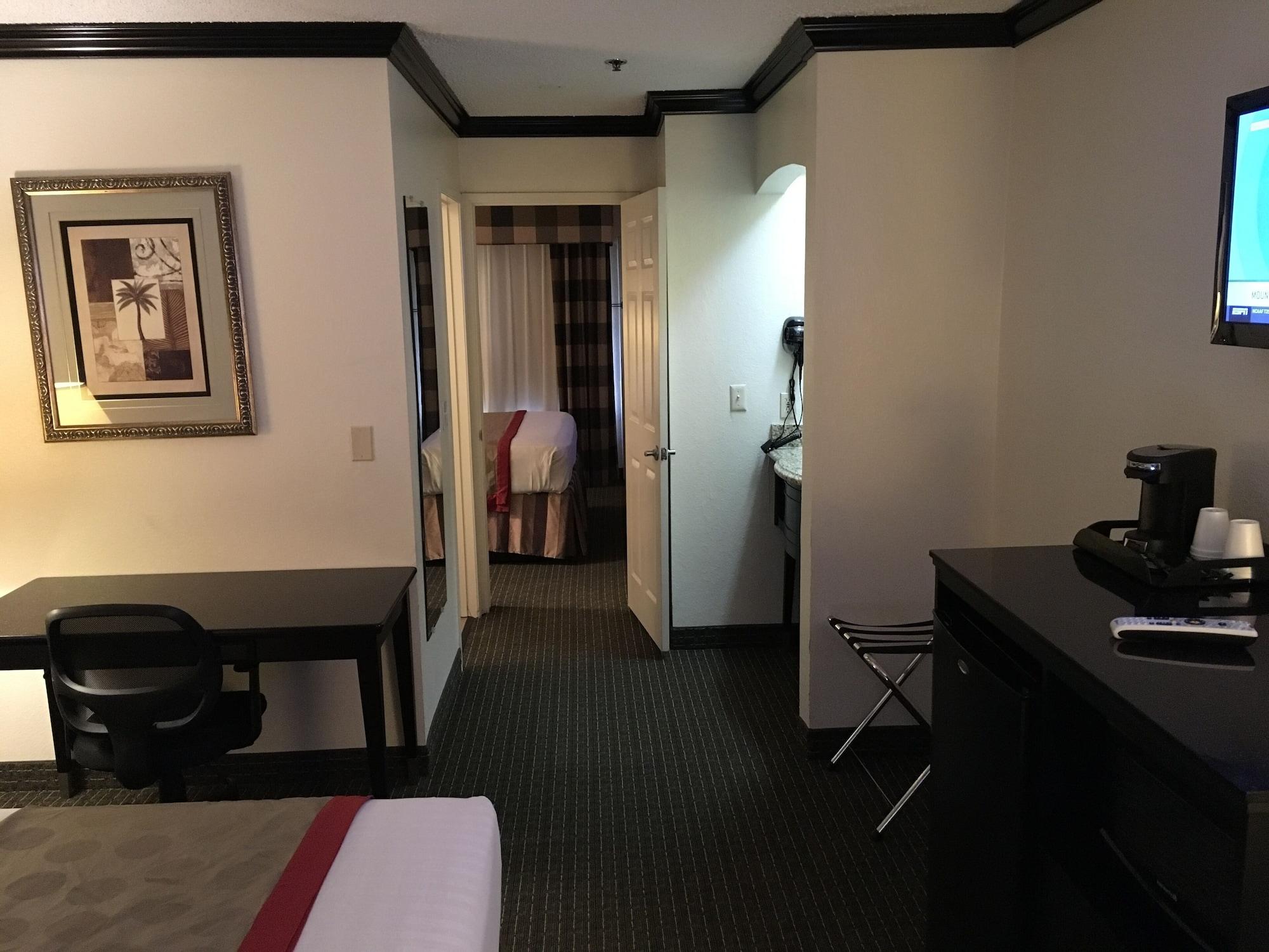 Hotel Ramada By Wyndham Ontario Extérieur photo