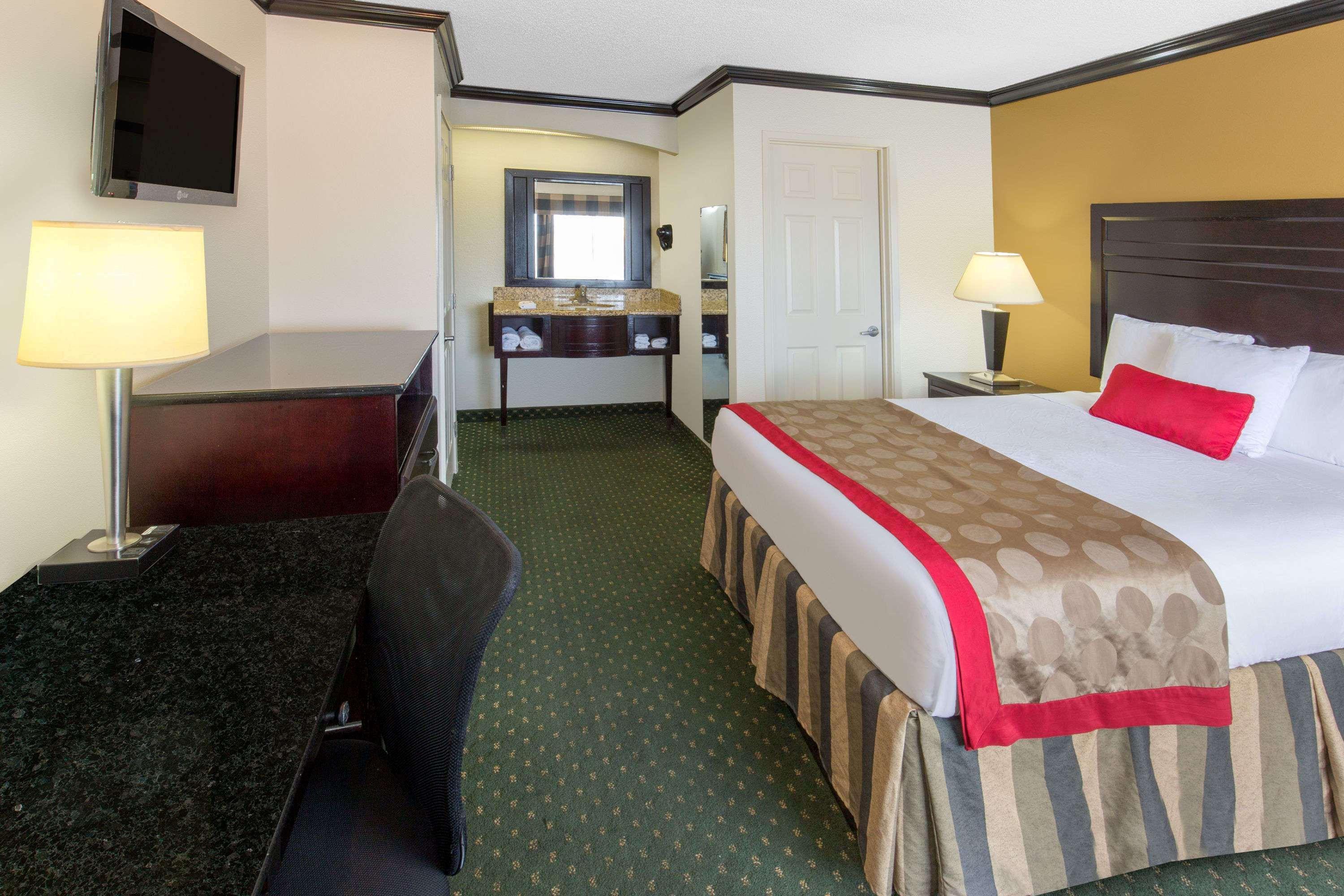 Hotel Ramada By Wyndham Ontario Extérieur photo