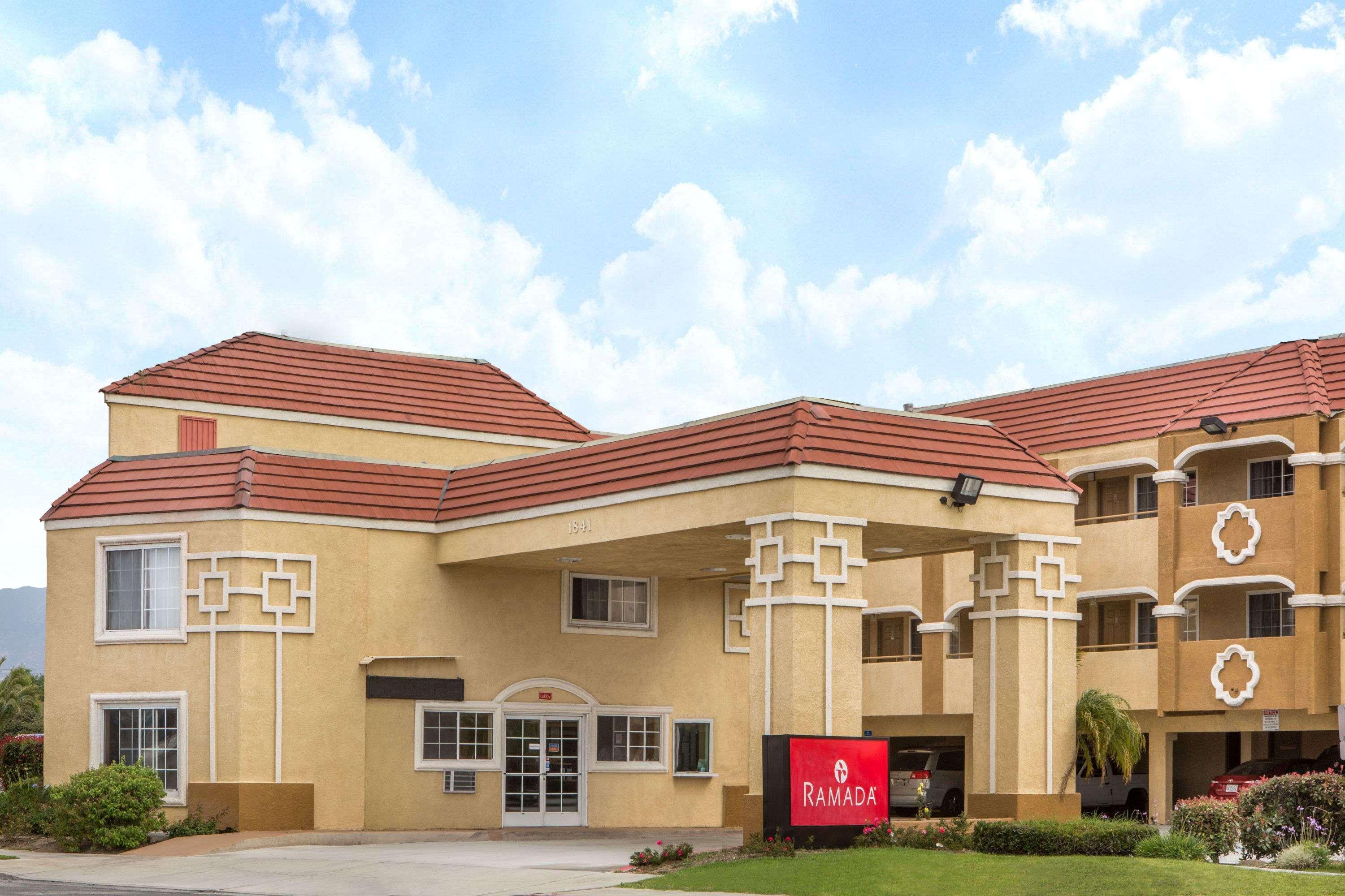 Hotel Ramada By Wyndham Ontario Extérieur photo