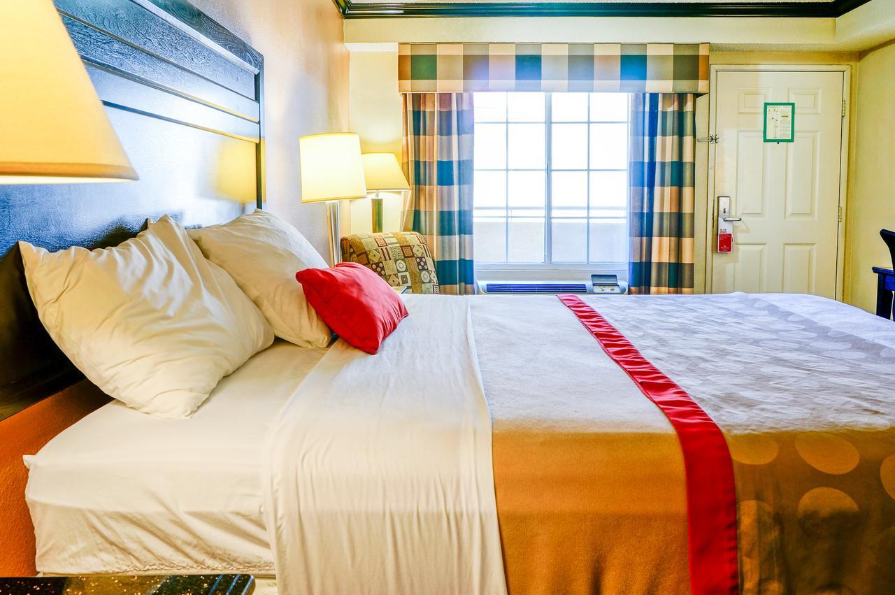 Hotel Ramada By Wyndham Ontario Chambre photo